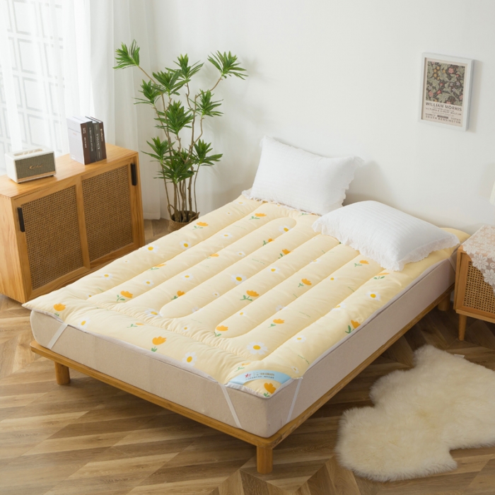 91家纺网 家纺一手货源 找家纺 一条棉被 2022新款亲肤水洗棉床垫 小橘花