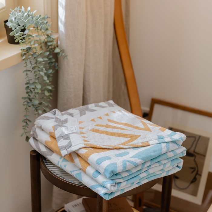 91家纺网 家纺一手货源 找家纺 雯雨 2022新款四层加厚纱布毛巾被 巴洛克黄