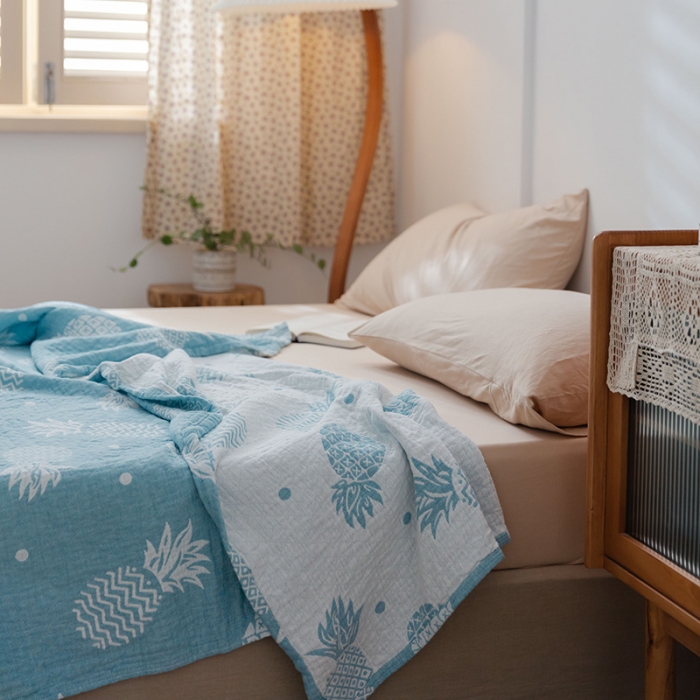 91家纺网 家纺一手货源 找家纺 雯雨 2022新款四层加厚纱布毛巾被 菠萝兰