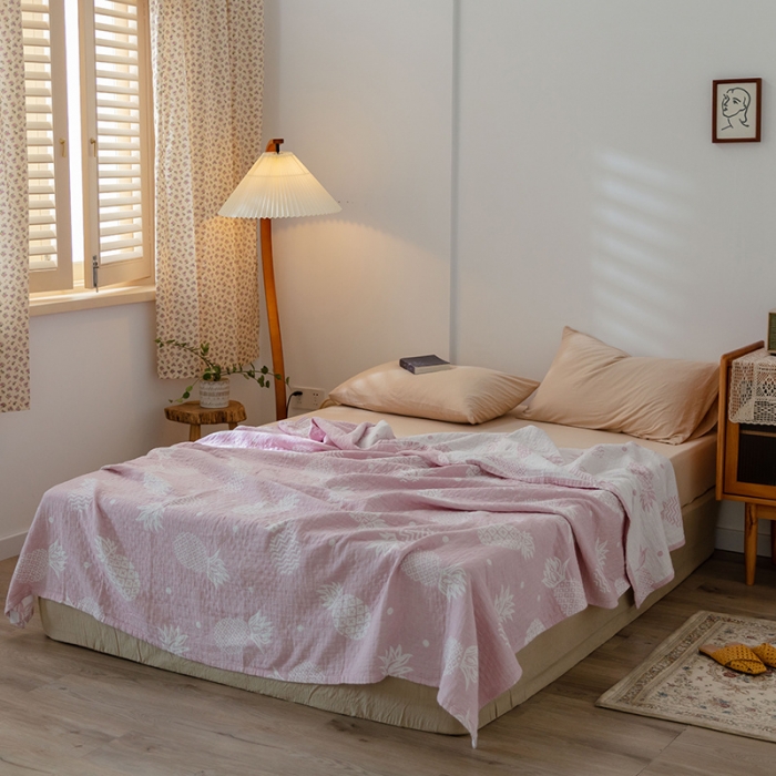 91家纺网 家纺一手货源 找家纺 雯雨 2022新款四层加厚纱布毛巾被 菠萝紫