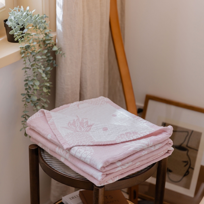 91家纺网 家纺一手货源 找家纺 雯雨 2022新款四层加厚纱布毛巾被 菠萝紫
