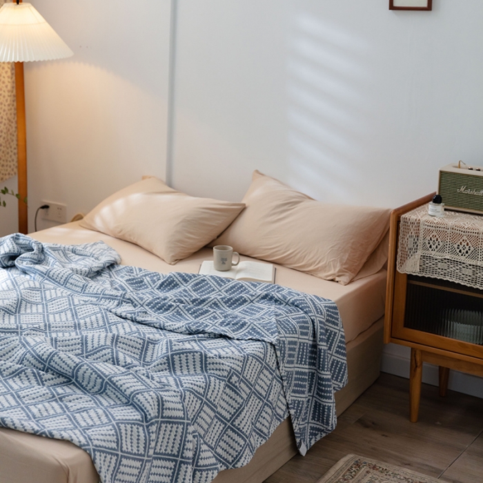 91家纺网 家纺一手货源 找家纺 雯雨 2022新款四层加厚纱布毛巾被 方格圆点兰