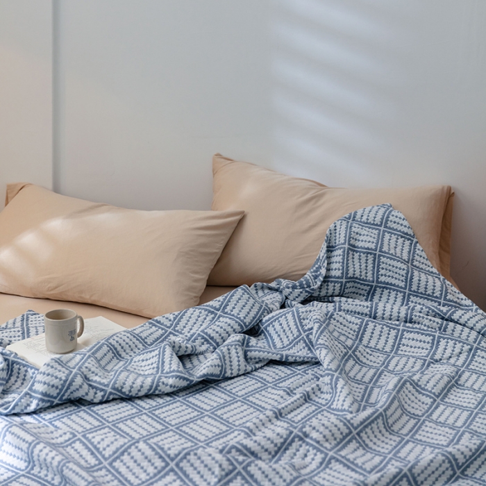 91家纺网 家纺一手货源 找家纺 雯雨 2022新款四层加厚纱布毛巾被 方格圆点兰