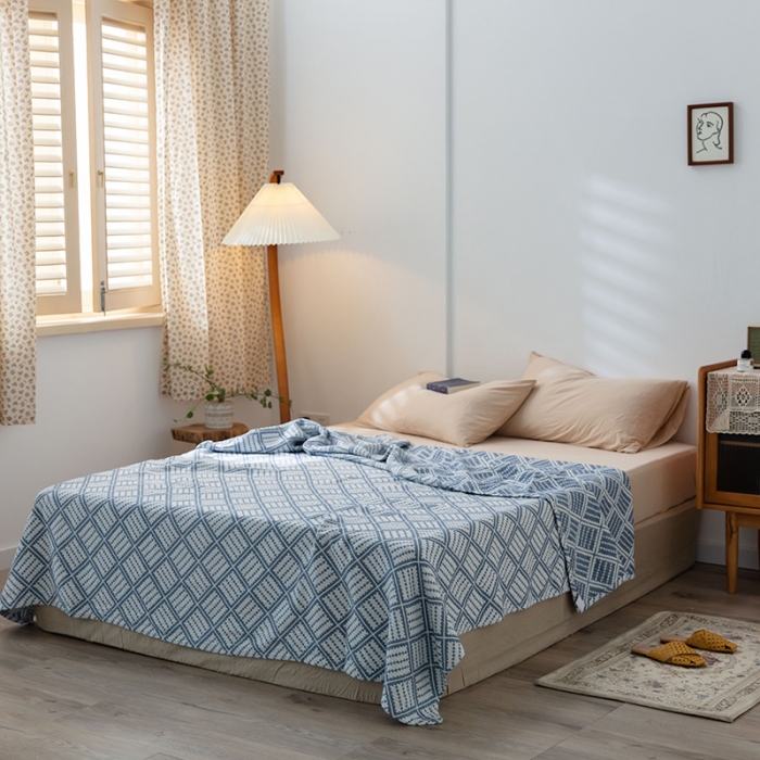 91家纺网 家纺一手货源 找家纺 雯雨 2022新款四层加厚纱布毛巾被 方格圆点兰