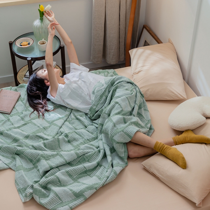 91家纺网 家纺一手货源 找家纺 雯雨 2022新款四层加厚纱布毛巾被 平行线绿