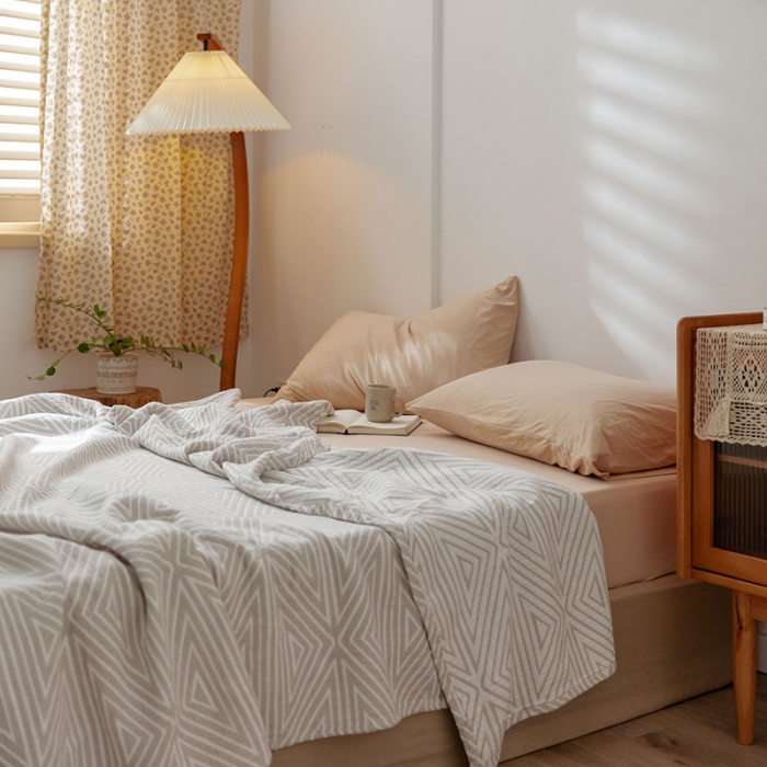 91家纺网 家纺一手货源 找家纺 雯雨 2022新款四层加厚纱布毛巾被 三角灰