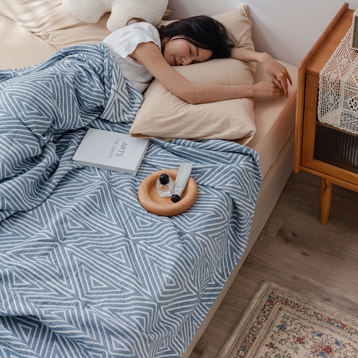 91家纺网 家纺一手货源 找家纺 雯雨 2022新款四层加厚纱布毛巾被 三角兰