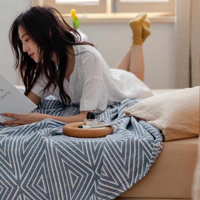 91家纺网 家纺一手货源 找家纺 雯雨 2022新款四层加厚纱布毛巾被 三角兰