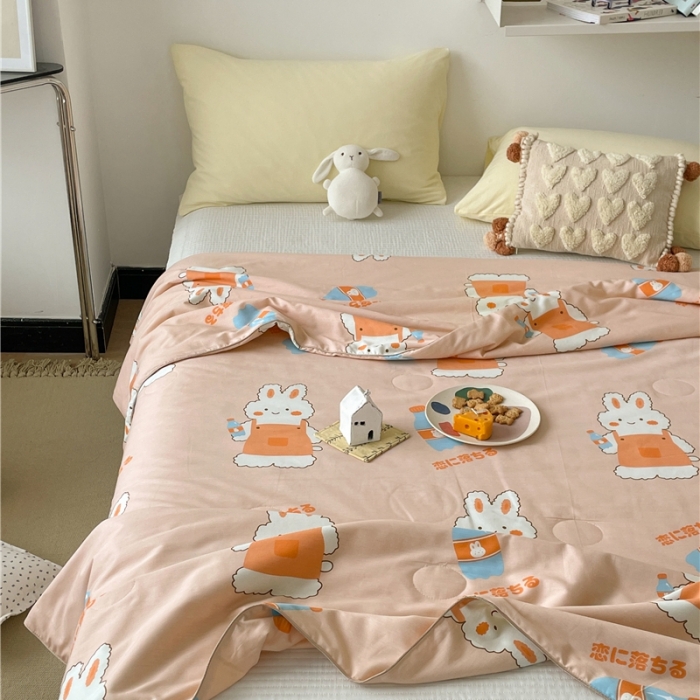 91家纺网 家纺一手货源 找家纺 棉眠 2022新款13070全棉卡通系列夏被 小兔甜蜜汽水