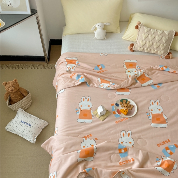 91家纺网 家纺一手货源 找家纺 棉眠 2022新款13070全棉卡通系列夏被 小兔甜蜜汽水