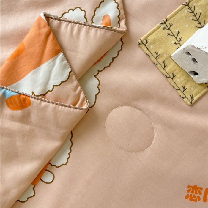 91家纺网 家纺一手货源 找家纺 棉眠 2022新款13070全棉卡通系列夏被 小兔甜蜜汽水