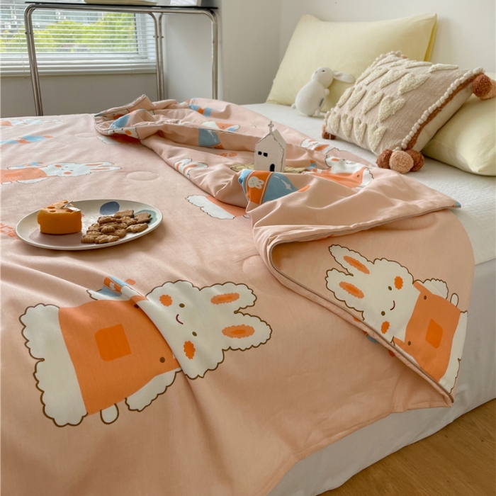 91家纺网 家纺一手货源 找家纺 棉眠 2022新款13070全棉卡通系列夏被 小兔甜蜜汽水