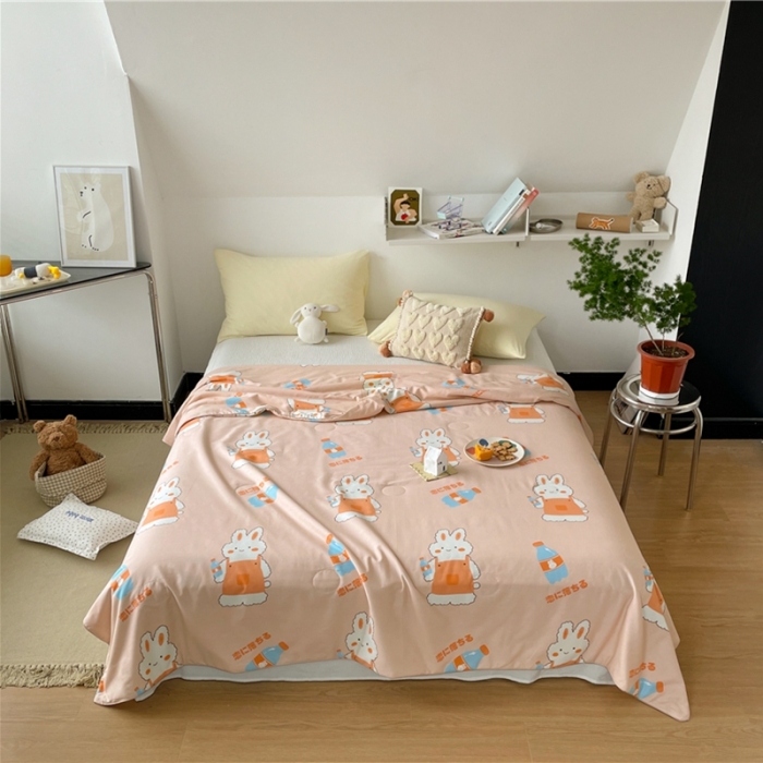 91家纺网 家纺一手货源 找家纺 棉眠 2022新款13070全棉卡通系列夏被 小兔甜蜜汽水