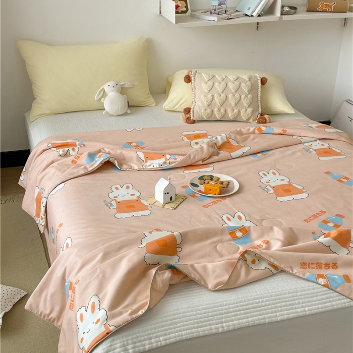 91家纺网 家纺一手货源 找家纺 棉眠 2022新款13070全棉卡通系列夏被 小兔甜蜜汽水