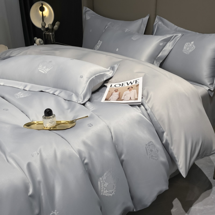 91家纺网 家纺一手货源 找家纺 遇见家居2022新款水洗磨毛亲肤棉贡缎提花四件套 柏林-浅灰