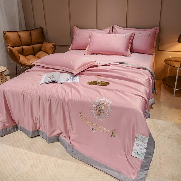 91家纺网 家纺一手货源 找家纺 苏东来2022居里花卉水洗真丝夏被四件套冰天丝刺绣夏凉空调被 盛开豆沙