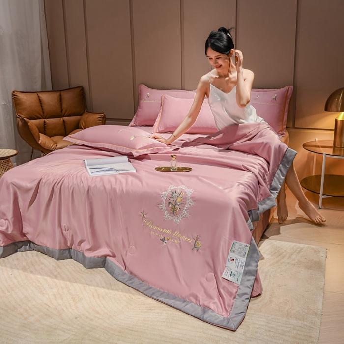 91家纺网 家纺一手货源 找家纺 苏东来2022居里花卉水洗真丝夏被四件套冰天丝刺绣夏凉空调被 盛开豆沙