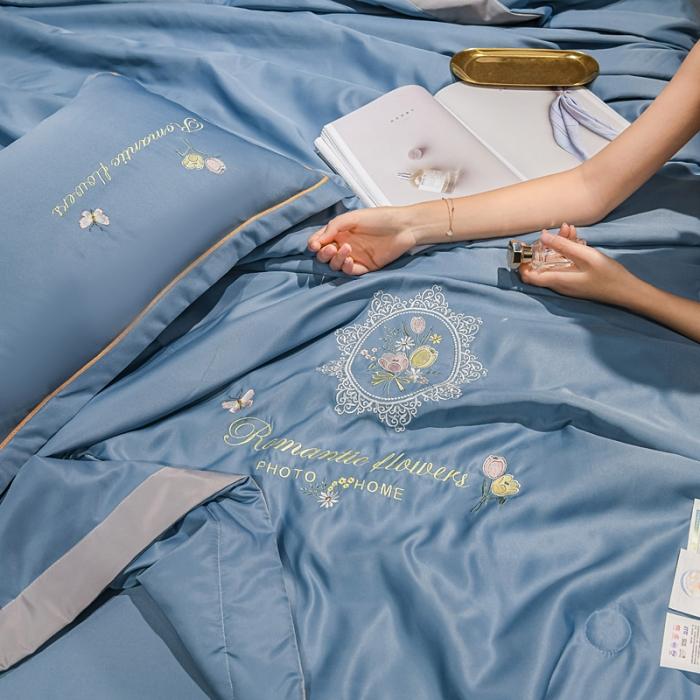 91家纺网 家纺一手货源 找家纺 苏东来2022居里花卉水洗真丝夏被四件套冰天丝刺绣夏凉空调被 盛开湖蓝