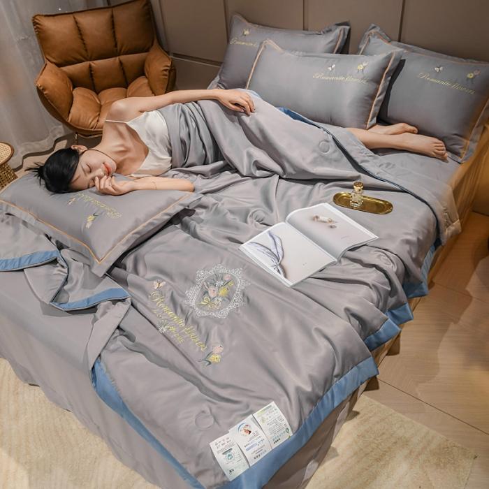 91家纺网 家纺一手货源 找家纺 苏东来2022居里花卉水洗真丝夏被四件套冰天丝刺绣夏凉空调被 盛开银灰