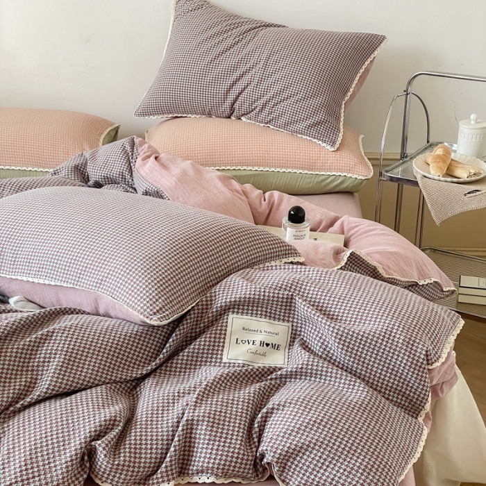 91家纺网 家纺一手货源 找家纺 圆岛 2022新款色织小提花花边款全棉水洗棉四件套 沙紫拼粉