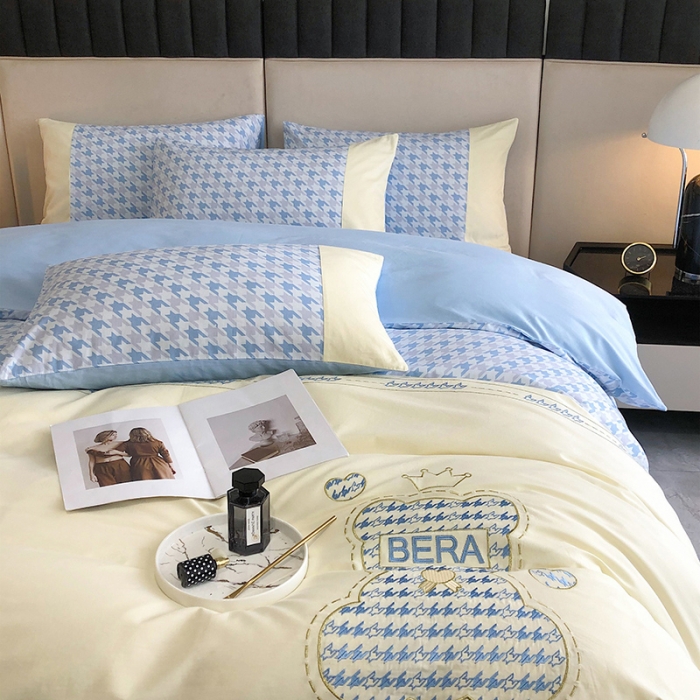 91家纺网 家纺一手货源 找家纺 澳梵 2022新款时尚轻奢全棉刺绣贴布绣四件套 千鸟格-熊蓝