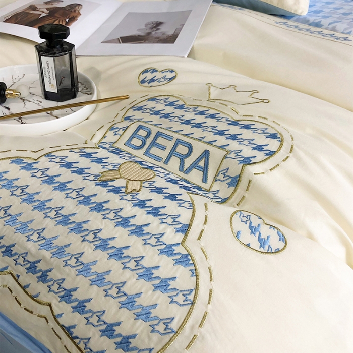 91家纺网 家纺一手货源 找家纺 澳梵 2022新款时尚轻奢全棉刺绣贴布绣四件套 千鸟格-熊蓝