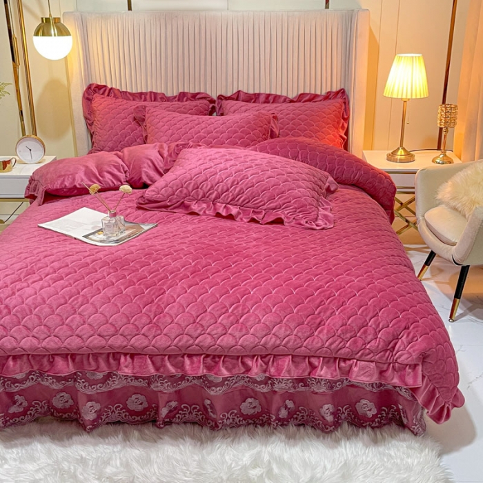 91家纺网 家纺一手货源 找家纺 畅销被业 2022网红款水晶绒绗缝床裙绗缝被套款四件套法莱绒 红豆沙