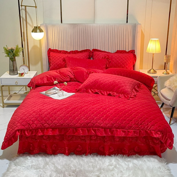 91家纺网 家纺一手货源 找家纺 畅销被业 2022网红款水晶绒绗缝床裙绗缝被套款四件套法莱绒 胭脂红