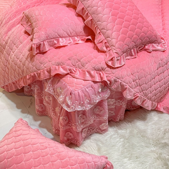 91家纺网 家纺一手货源 找家纺 畅销被业 2022网红款水晶绒绗缝床裙绗缝被套款四件套法莱绒 樱花粉