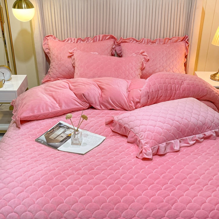 91家纺网 家纺一手货源 找家纺 畅销被业 2022网红款水晶绒绗缝床裙绗缝被套款四件套法莱绒 樱花粉