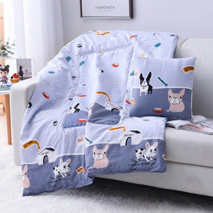 91家纺网 家纺一手货源 找家纺 阳光依佰抱枕被 2022新款韩舒棉多功能印花抱枕被 笨笨狗