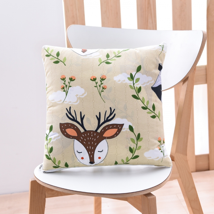 91家纺网 家纺一手货源 找家纺 阳光依佰抱枕被 2022新款韩舒棉多功能印花抱枕被 花丛鹿