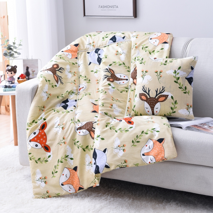 91家纺网 家纺一手货源 找家纺 阳光依佰抱枕被 2022新款韩舒棉多功能印花抱枕被 花丛鹿