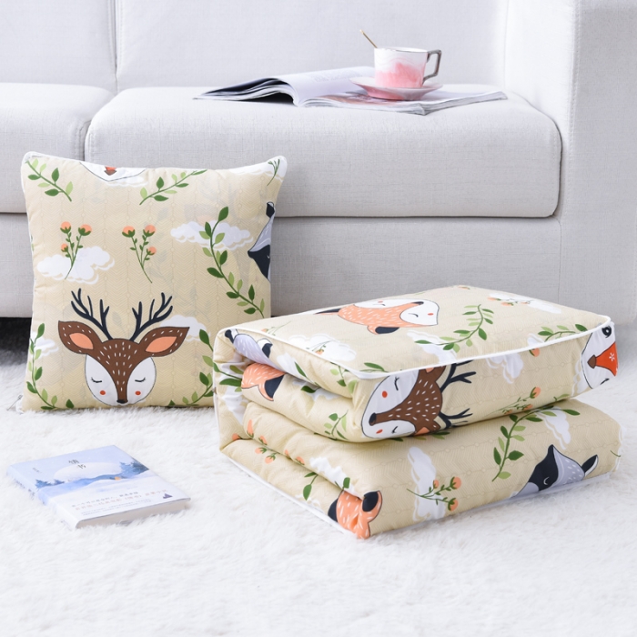 91家纺网 家纺一手货源 找家纺 阳光依佰抱枕被 2022新款韩舒棉多功能印花抱枕被 花丛鹿