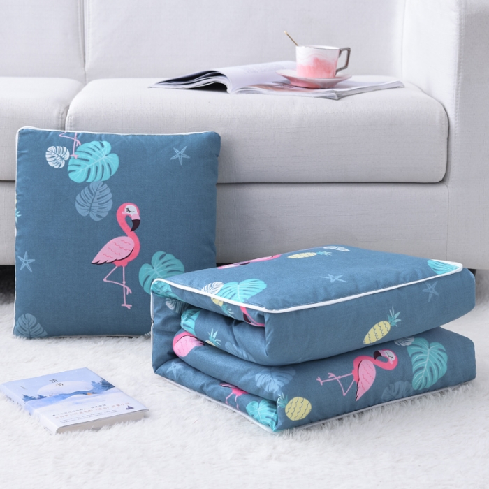 91家纺网 家纺一手货源 找家纺 阳光依佰抱枕被 2022新款韩舒棉多功能印花抱枕被 恋叶鸟