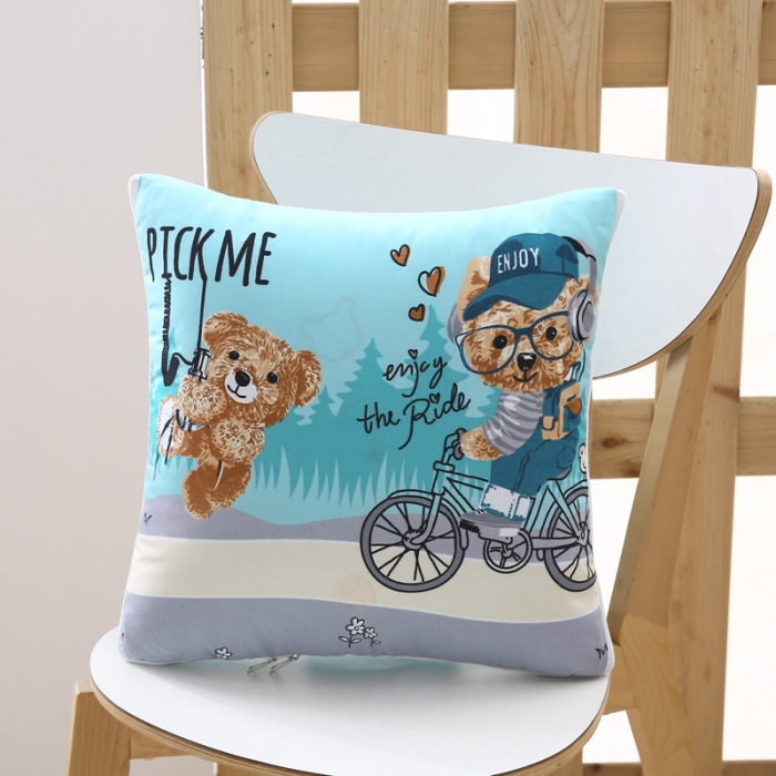 91家纺网 家纺一手货源 找家纺 阳光依佰抱枕被 2022新款韩舒棉多功能印花抱枕被 两只熊