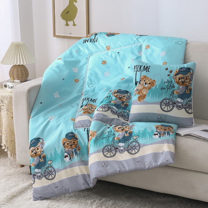 91家纺网 家纺一手货源 找家纺 阳光依佰抱枕被 2022新款韩舒棉多功能印花抱枕被 两只熊