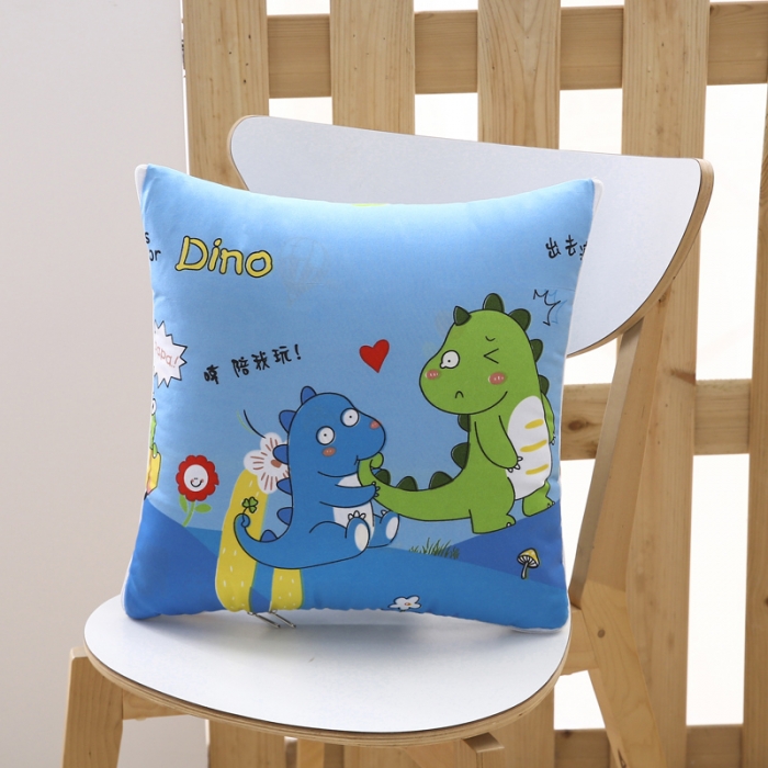 91家纺网 家纺一手货源 找家纺 阳光依佰抱枕被 2022新款韩舒棉多功能印花抱枕被 小恐龙