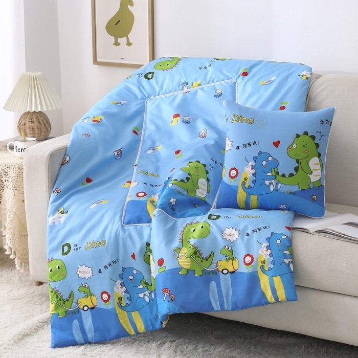 91家纺网 家纺一手货源 找家纺 阳光依佰抱枕被 2022新款韩舒棉多功能印花抱枕被 小恐龙