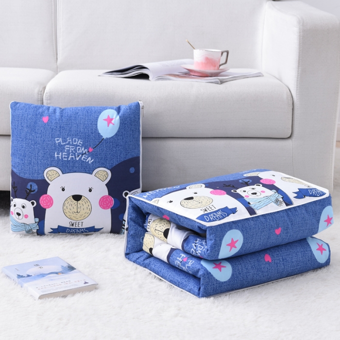 91家纺网 家纺一手货源 找家纺 阳光依佰抱枕被 2022新款韩舒棉多功能印花抱枕被 云朵熊