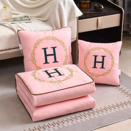 91家纺网 家纺一手货源 找家纺 （总）阳光依佰抱枕被 2022新款磨毛回纹刺绣靠枕靠垫抱枕被