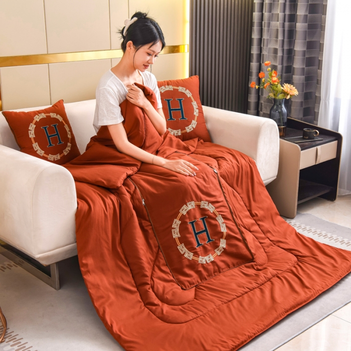 91家纺网 家纺一手货源 找家纺 阳光依佰抱枕被 2022新款磨毛回纹刺绣靠枕靠垫抱枕被 艾玛橙