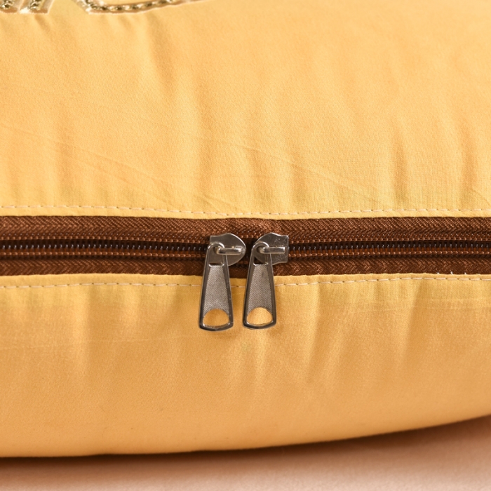 91家纺网 家纺一手货源 找家纺 阳光依佰抱枕被 2022新款磨毛回纹刺绣靠枕靠垫抱枕被 明黄色