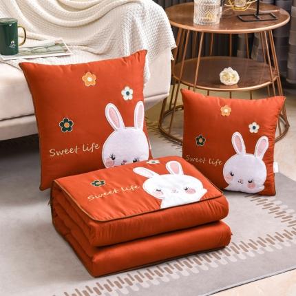 91家纺网 家纺一手货源 找家纺 总阳光依佰抱枕被2022新款磨毛小兔子贴布刺绣靠枕靠垫抱枕被