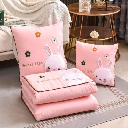 91家纺网 家纺一手货源 找家纺 总阳光依佰抱枕被2022新款磨毛小兔子贴布刺绣靠枕靠垫抱枕被