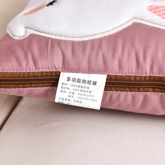 91家纺网 家纺一手货源 找家纺 阳光依佰抱枕被 2022新款磨毛小兔子贴布刺绣靠枕靠垫抱枕被 桃粉色
