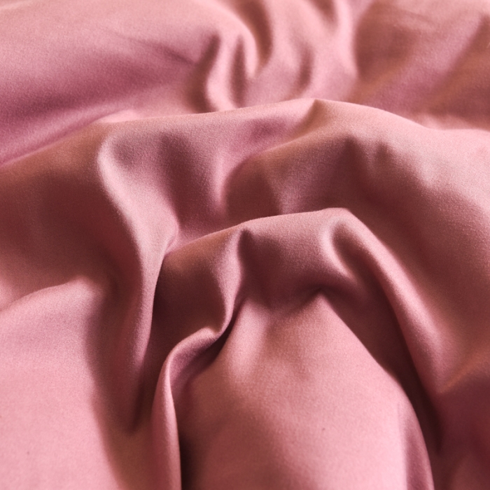 91家纺网 家纺一手货源 找家纺 阳光依佰抱枕被 2022新款磨毛小兔子贴布刺绣靠枕靠垫抱枕被 桃粉色