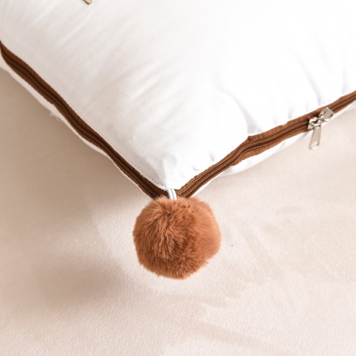 91家纺网 家纺一手货源 找家纺 阳光依佰抱枕被 2022新款磨毛球球小熊款刺绣靠枕靠垫抱枕被 白色