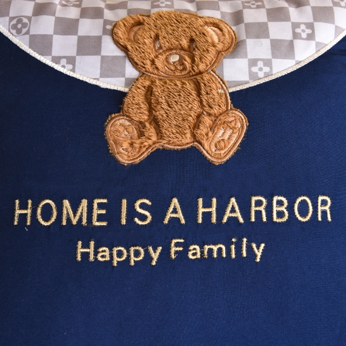 91家纺网 家纺一手货源 找家纺 阳光依佰抱枕被 2022新款磨毛球球小熊款刺绣靠枕靠垫抱枕被 宝蓝色