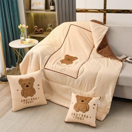 91家纺网 家纺一手货源 找家纺 （总）宝马家纺 2022新款呆呆熊贴布绣四季款抱枕被